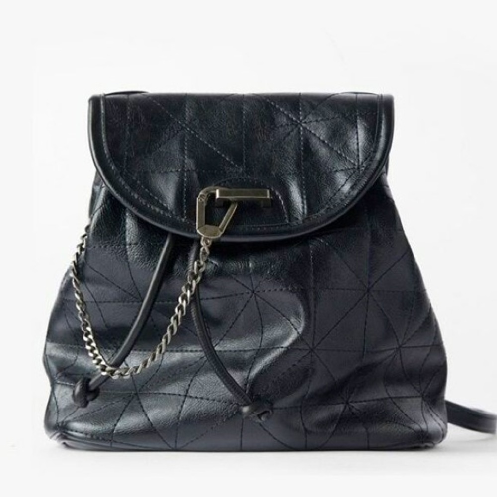 SOFT FLAP BACKPACK quilted faux leather
